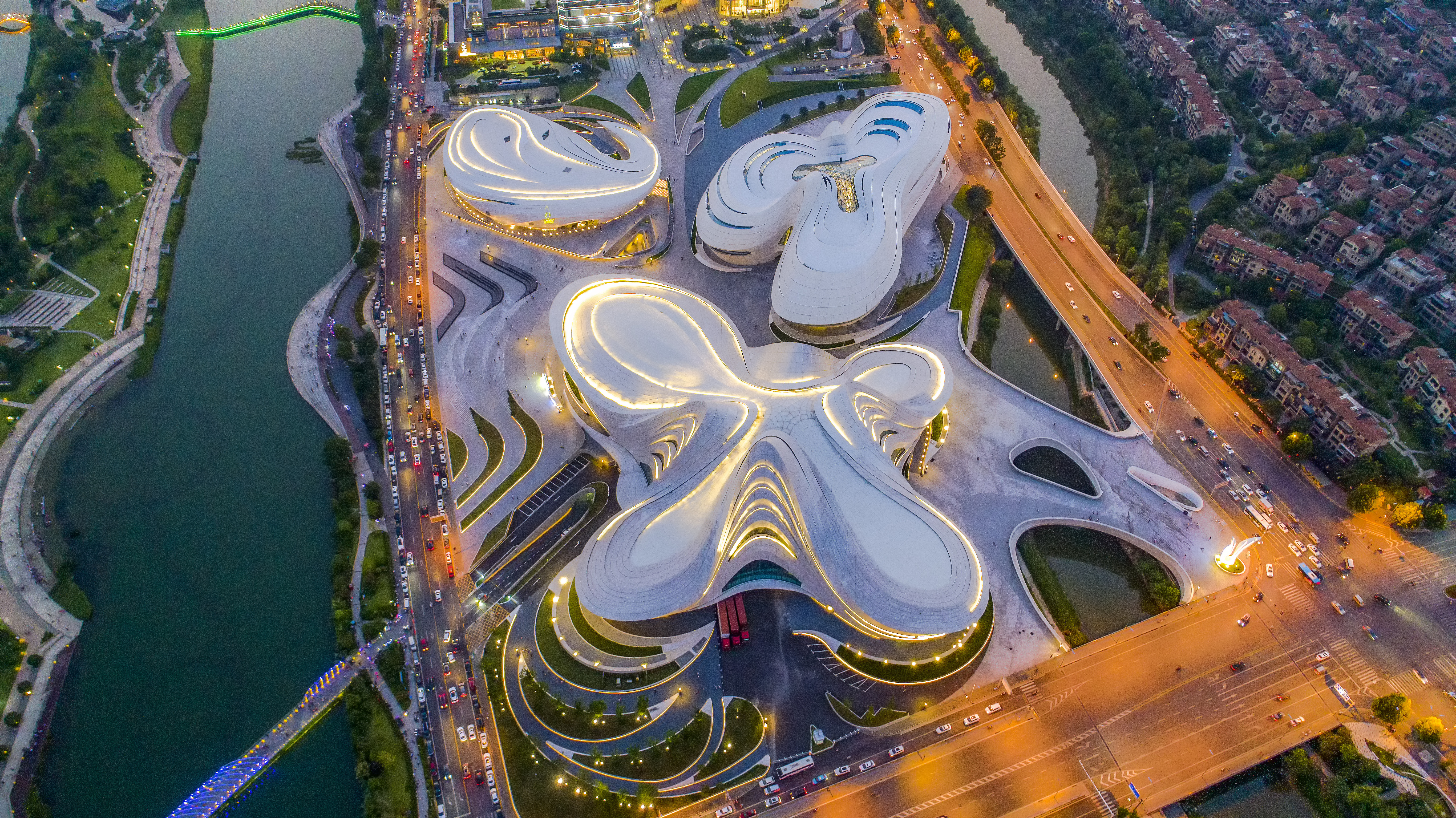 梅溪湖大剧院1（ 五局三公司中南分公司 摄影：刘强）.jpg