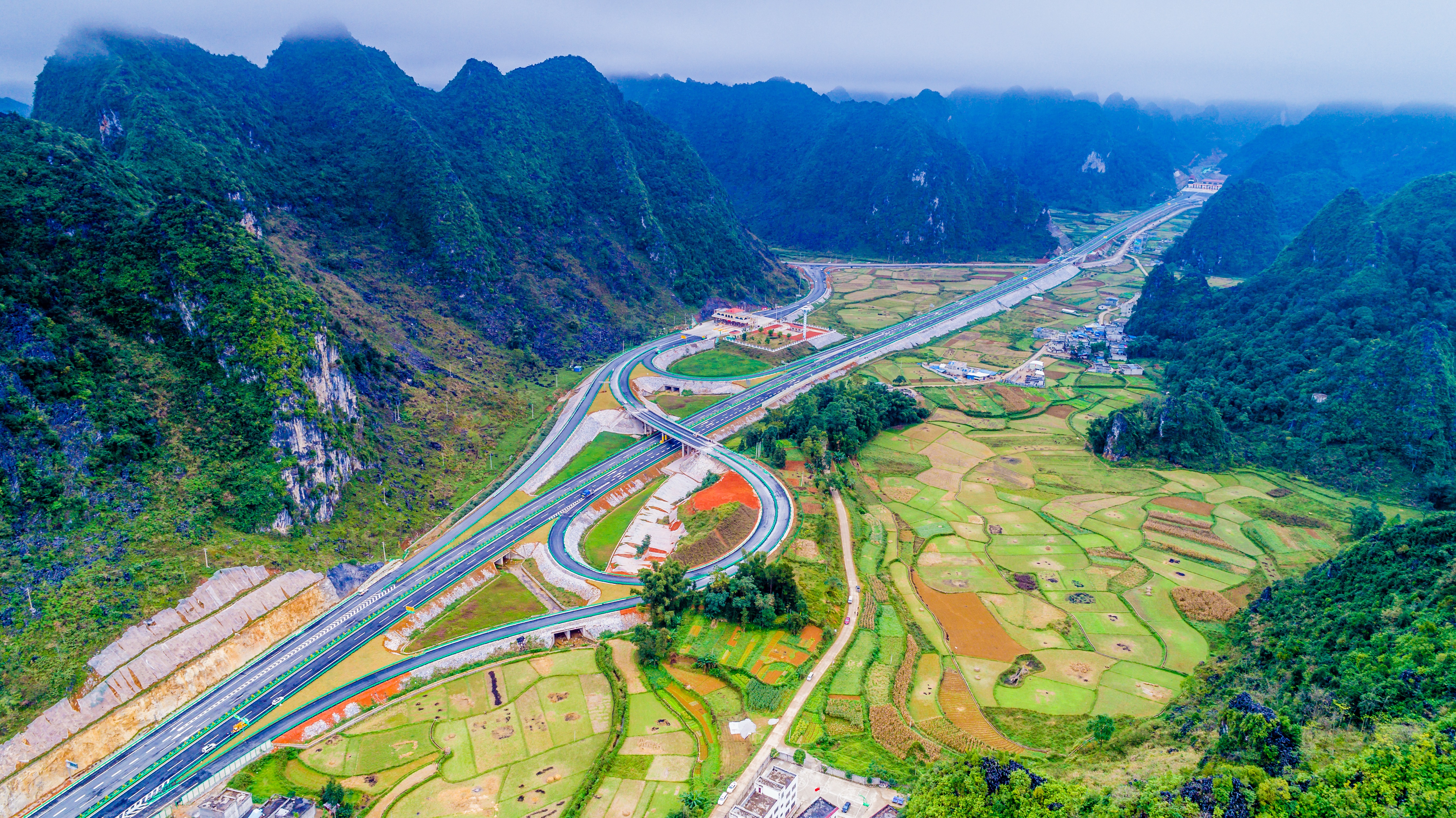 广西靖龙高速项目.jpg